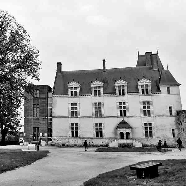 Le Château de Sainte Suzanne